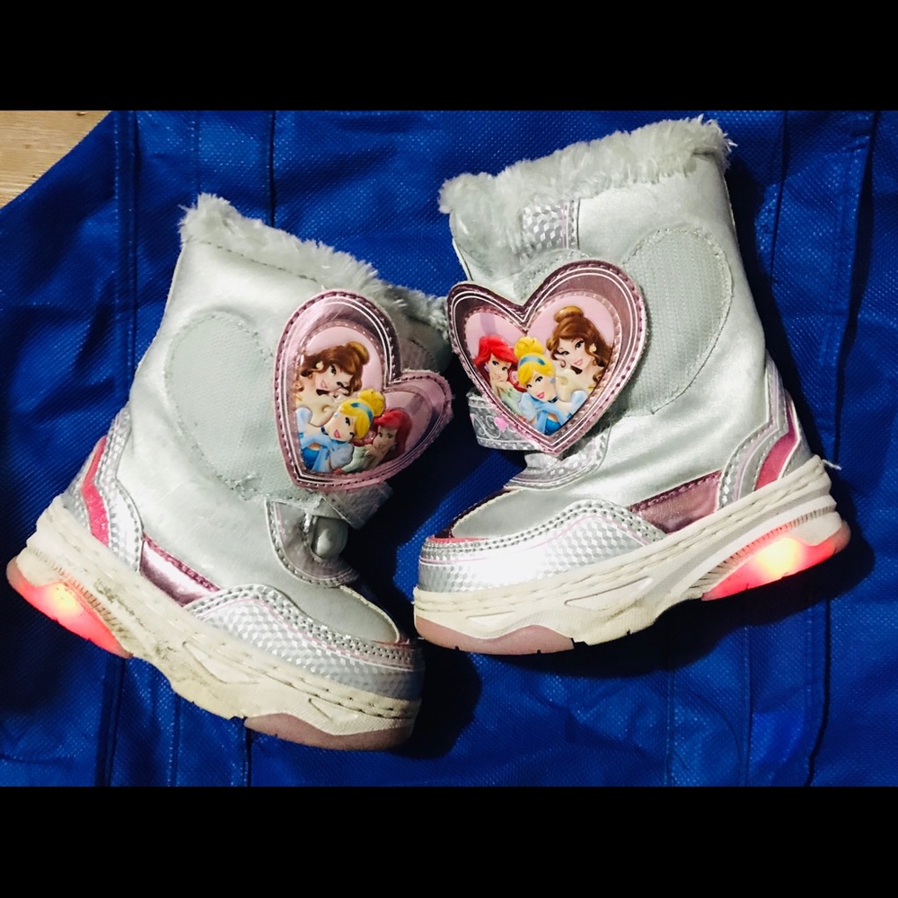 Toddler Girl Disney Princess Snowboots - Picture 4 of 10